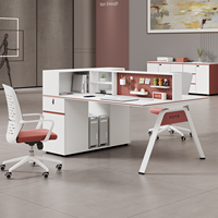 Ensemble de bureau et de chaise élégant pour le personnel ou poste de travail pour six personnes pour le bureau des finances