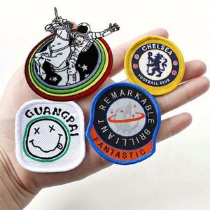 Parches Termoadhesivos Personalizados para Sudaderas, Bordados con Diseño de Astronauta, para Decorar Ropa - Product Image 1