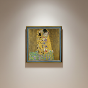 Riproduzione di livello museale del dipinto 'Il Bacio' di Gustav Klimt, tecnologia digitale ad alta definizione su tela, ecologica e resistente ai raggi UV. - Product Image 1