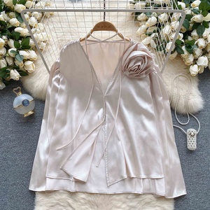 Camicetta in Raso da Donna, Collo a V, Design Floreale 3D, Stile Vintage Elegante <span class=keywords><strong>e</strong></span> alla Moda - Product Image 2