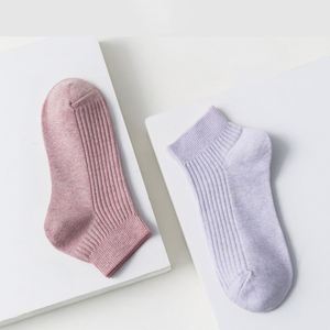 Nouvelles chaussettes de sport pour femmes 2022 de haute qualité, personnalisables avec logo, couleur unie, invisibles, antidérapantes, pour le sport - Product Image 1