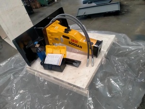 Casseur hydraulique SOOSAN SB30 pour mini-chargeuse, jaune, type boîte ouverte, avec burin et corps principal, pour béton, compatible BOBCAT CAT - Product Image 4