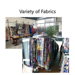 Vente en gros de tissu de velours de <span class=keywords><strong>soie</strong></span> lourd noir uni coloré multicolore pour les fabricants de vêtements prix <span class=keywords><strong>au</strong></span> mètre - Product Image 6