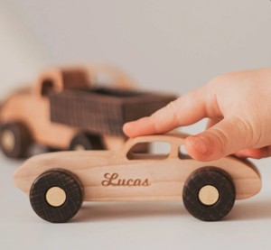 Jouet voiture en bois personnalisé pour les tout-petits cadeau de premier anniversaire sensoriel cadeau de collection pour enfants avec nom de voitures pour 5 à 7 ans - Product Image 1