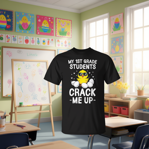 Camiseta para profesores con diseño de pollito de Pascua, con la frase: Mis alumnos de primer grado me hacen reír. - Product Image 3