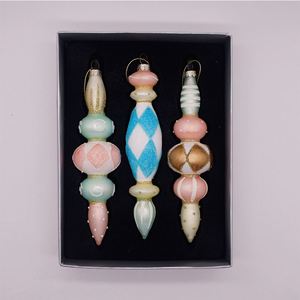 Ornements de Noël en verre personnalisés de couleur et de forme variées, fabriqués en Chine, 4*4*8cm, avec impression réactive, décorations artistiques suspendues - Product Image 3