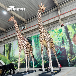 Manège mécanique girafe pour enfants dans un parc d'attractions - Product Image 6