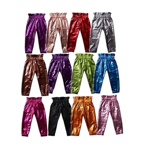 नए आगमन बहु-रंग बच्चों के कपड़े pu चमड़े के कपड़े चमकदार रफ़ल कमर जॉगर लड़कियों फैशन पैंट