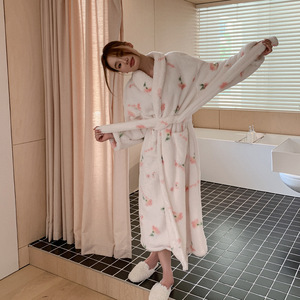 Peignoir imprimé floral <span class=keywords><strong>de</strong></span> luxe pour filles Style <span class=keywords><strong>de</strong></span> fleur épaisse <span class=keywords><strong>Robe</strong></span> <span class=keywords><strong>de</strong></span> <span class=keywords><strong>chambre</strong></span> en molleton <span class=keywords><strong>de</strong></span> flanelle à séchage rapide pour l'hiver <span class=keywords><strong>Robe</strong></span> <span class=keywords><strong>de</strong></span> bain à la maison - Product Image 1