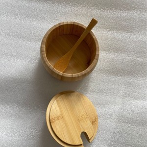 Tarro de sal de bambú con tapa de color madera natural con orificio para almacenamiento de condimentos sólidos - Product Image 2