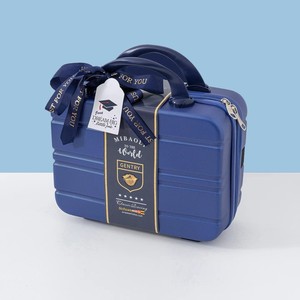 Set Regalo per Neonati Stile College, Multi-pezzo, in Cotone Morbido Spazzolato, Completo Bicolore Blu per Primavera e Autunno - Product Image 4