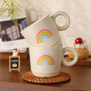 Taza de Cerámica con Asa Circular y Diseño de Arcoíris, Reutilizable, para Uso General - Product Image 2