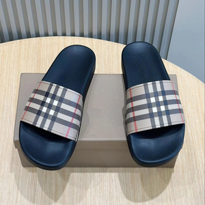 Chaussons plats pour femmes de luxe originaux de haute qualité, adaptés à un usage intérieur et extérieur, sandales tendance de marque de plage - Product Image 1
