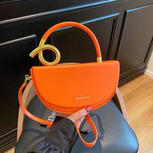 Bolso de mano de piel sintética de alta calidad, elegante, vegano, para mujer, personalizable con logotipo. - Product Image 4