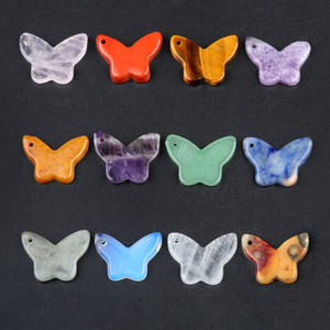 Dulces <span class=keywords><strong>Sueños</strong></span> de Mariposa: Colgante de Mariposa de Cristal Natural para tus Joyas - Product Image 2