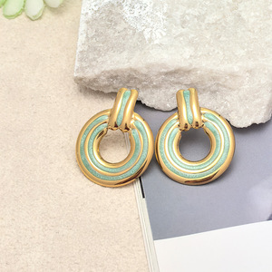 Pendientes de tuerca brillantes multielementos de flor metálica de acero de titanio americano europeo, acero inoxidable versátil Retro personalizado - Product Image 6