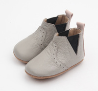 Semelles souples en cuir populaires de fantaisie faites à la main mélanger les couleurs mélanger les tailles chaussures antidérapantes durables bottes de bébé Chelsea