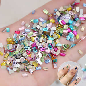 Gran oferta, diseños coloridos de diamantes de imitación con parte posterior plana para uñas, Mini Cristal, taladros cuadrados de colores mezclados, abalorios para uñas, venta al por mayor - Product Image 1