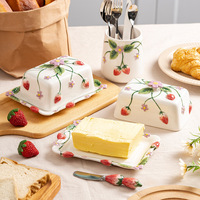 Prix de gros : Beurrier en céramique créatif et mignon en forme de fraise de 7,5 pouces avec couvercle et couteau, boîte à fromage, vaisselle sous glaçure