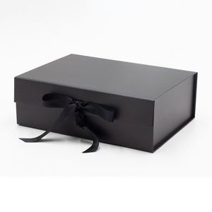 Boîte d'emballage de luxe pliable noire personnalisée pour vêtements masculins, avec ruban - Product Image 1