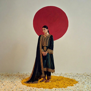 Women's Green Velvet Salwar Kameez With Gold Embroidery Traditional Indian Pakistani Wedding Floor-Length Dress - Product Image 1