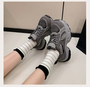 Baskets compensées légères en maille respirante à lacets pour femme, style décontracté, idéales pour l'automne, avec design antidérapant - Product Image 6