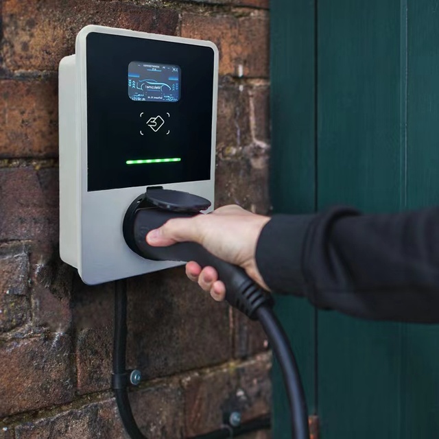 Top Sale Ac 230V 1 Phase 32a Home Wall Box Ev Charger Point Charging Station 7kw with Socket