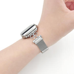 Bracelet magnétique en acier inoxydable respirant de luxe pour montre Iwatch45678/SE Série Tailles 38/42 - Product Image 3