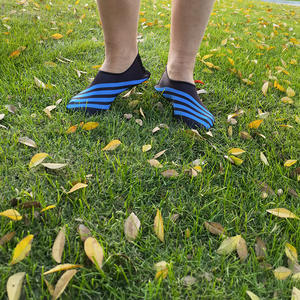 أحذية مشي سريعة الجفاف للرجال والنساء والأولاد على الموضة ، أحذية مائية للشاطئ واليوجا والمشي ، أحذية طويلة وجوارب مائية للأقدام - Product Image 3