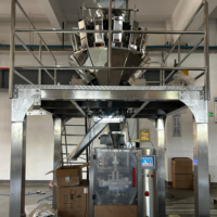 Machine d'emballage verticale durable RL420, facile à utiliser, faible taux de défaillance, pour l'emballage de chips, de pop-corn, de bonbons, de noix et d'aliments.