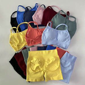 Бесшовный дышащий комплект для йоги из двух предметов без логотипа: женские шорты с эффектом пуш-ап и спортивный топ без спинки для фитнеса и тренировок в спортзале - Product Image 3