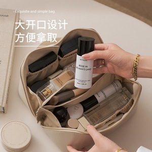 Rose Of No Mans Land Cosmetic Bag Beige Rectangle Portable Toiletries Storage Bag For Everyday Use - Product Image 2