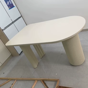 Table à manger adaptée à un usage domestique, à placer contre le mur, au design moderne et épuré - Product Image 1
