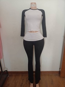 Y2k Quần Áo Phụ Nữ Tùy Chỉnh Cotton Skinny Raglan Dài Tay Áo T Áo Sơ Mi Và Gấp Trên Bùng Quần Xà Cạp Phụ Nữ 2 Mảnh Phòng Chờ Bộ - Product Image 4