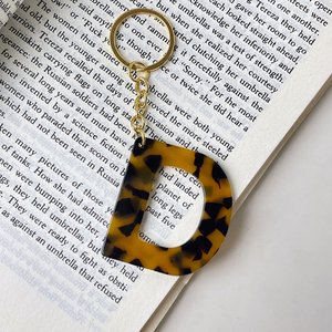 Llaveros de Resina con Estampado de Leopardo y 26 Letras Inglesas, Llavero Acrílico con Letras, Venta al Por Mayor 2026 - Product Image 5