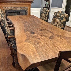 Dessus de table de salle à manger de restaurant en bois de noyer massif de cuisine Live Edge Meubles de maison design à prix abordable - Product Image 1