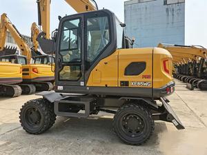 Excavatrice hydraulique sur roues XE85WG Pro de 8,5 tonnes et 0,35 m³, 48 kW, économique et fiable, pour travaux de construction - Product Image 1