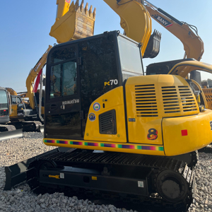 Mini-excavatrice sur chenilles Komatsu PC70 d'occasion, 7 tonnes, importée du Japon, bien entretenue, avec pompe et moteur Cummins, 2024 - Product Image 1