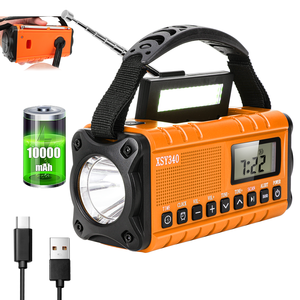 مصباح يدوي شمسي محمول مع راديو قابل لإعادة الشحن للاستخدام في حالات الكوارث الطارئة مصنوع من البلاستيك المتين - Product Image 1