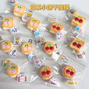 บิสกิตซิลิโคนญี่ปุ่นพรีเมียม บีบเล่นได้ ไม่กินได้ บรรเทาความเครียด คืนรูปช้า เหมาะสำหรับเป็นของขวัญและของที่ระลึก - Product Image 2