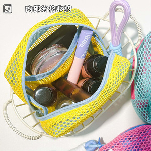 Bolsa de cosméticos de malla ligera con estilo, organizador de viaje de almacenamiento de maquillaje con cremallera cuadrada - Product Image 3