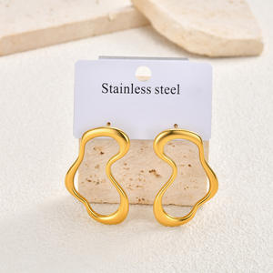फैशन स्टेनलेस स्टील हाइपोएलर्जेनिक यू आकार के स्टड ईयररिंग्स महिलाओं के लिए सरल अनियमित सुव्यवस्थित गहने - Product Image 3