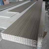 Panneaux muraux en PVC de couleur et de taille personnalisées, panneaux en PVC à grain de bois, panneaux décoratifs intégrés