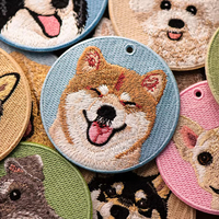 Porte-clés brodé double face en métal avec support pour pièces de monnaie, motif chien mignon, pendentif écologique pour sacs et sacs à dos