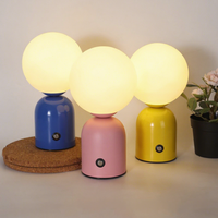 Lampe de table nordique en fer Macaron à commande tactile sur batterie pour bistro, bar, café, KTV, chevet, éclairage d'ambiance de mariage