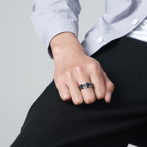 Bague rotative nœud triangulaire nordique viking Montagne et Mer, bijou anti-stress en acier inoxydable de style minimaliste neutre - Product Image 3