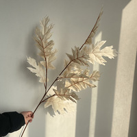 Grande branche artificielle de pin paon à feuilles d'orme imitation pour la décoration de l'allée de mariage, du sol, de la maison, des vases, en vrac, couleur personnalisée OEM