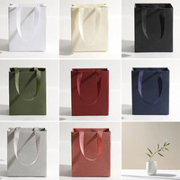 Sac en papier cadeau de luxe personnalisé à motif litchi avec poignée en ruban