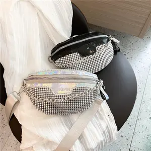 ファッショナブルなスタイルのワイドショルダーベルトウエストバッグ付きの新しいウォーターダイヤモンドレディースミニバッグ女性用韓国チェーンチェストバッグ
