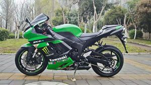 <span class=keywords><strong>Moto</strong></span> à essence d'occasion Kawasaki1 6R - Quatre cylindres, refroidissement par eau, injection électronique de carburant, 600cc - Product Image 4